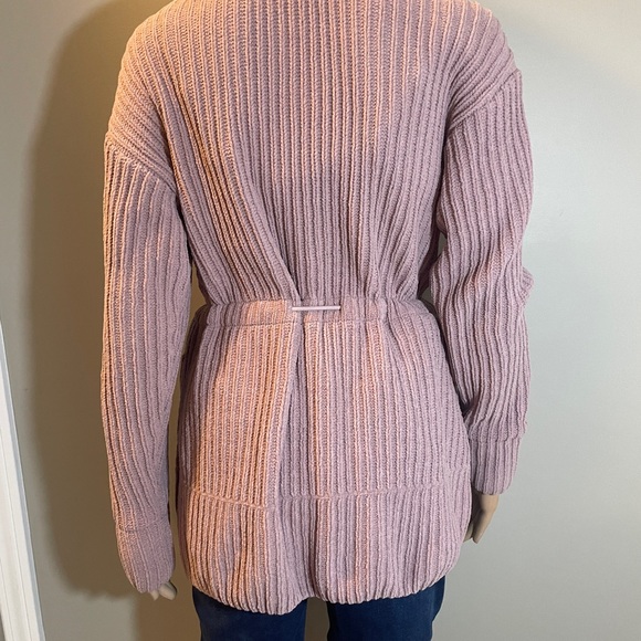 Sweater for fall weather, used but in good condition. Size S but fit like Medium - Picture 3 of 5